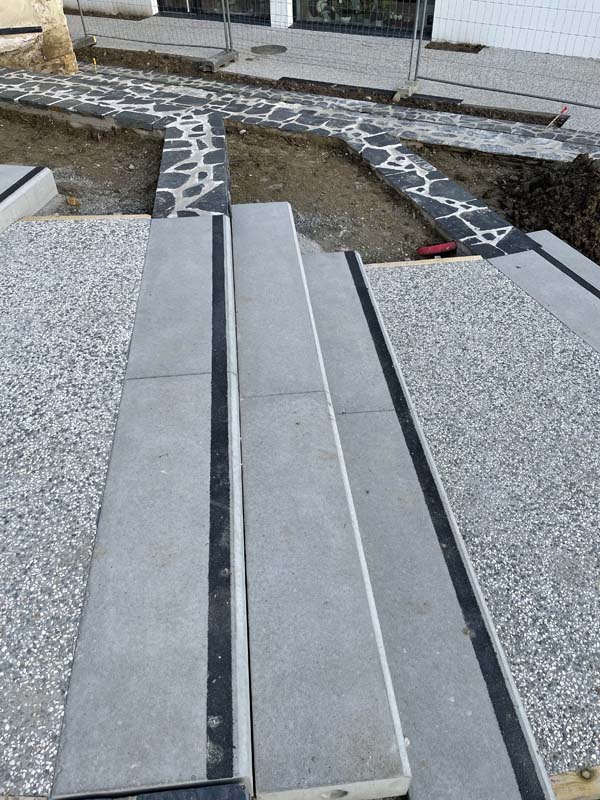 detail-bloc-marche-beton-gris-socramat