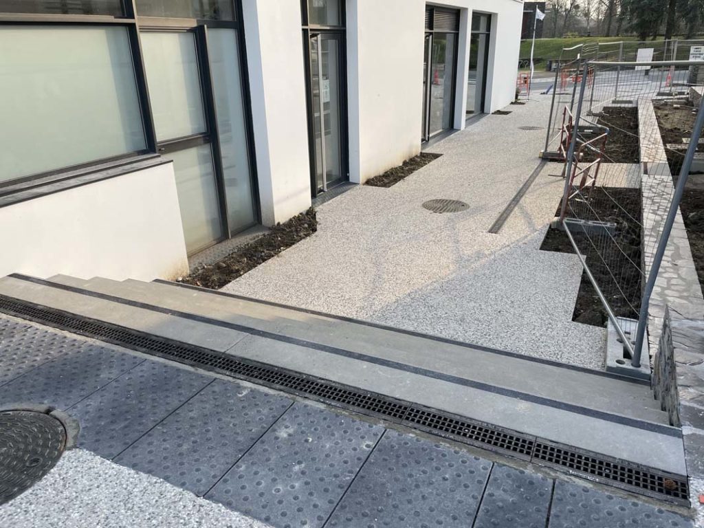 travaux-amenagement-urbain-bloc-marche-avrille-socramat-fabrication